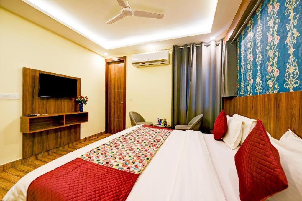 Hotel Rosewood Near Delhi Airport New Delhi Exteriör bild