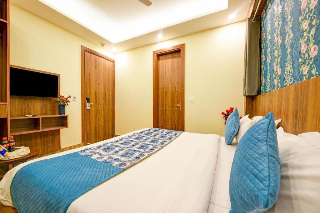 Hotel Rosewood Near Delhi Airport New Delhi Exteriör bild