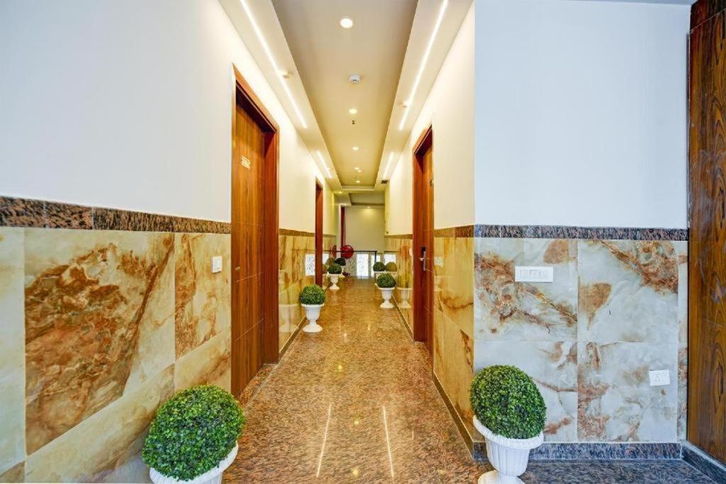 Hotel Rosewood Near Delhi Airport New Delhi Exteriör bild