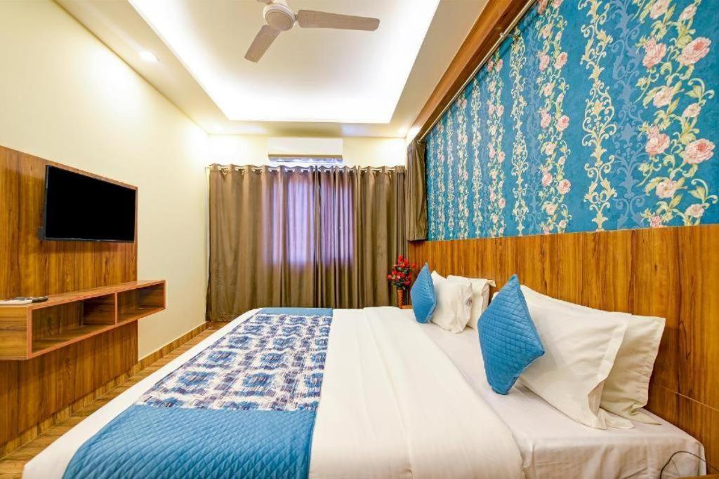 Hotel Rosewood Near Delhi Airport New Delhi Exteriör bild