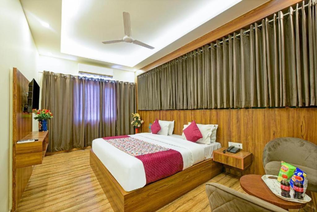 Hotel Rosewood Near Delhi Airport New Delhi Exteriör bild