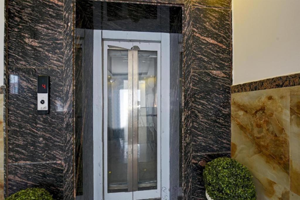 Hotel Rosewood Near Delhi Airport New Delhi Exteriör bild